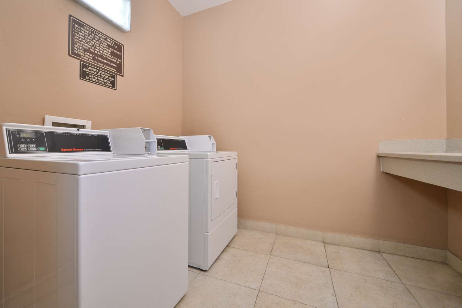 Americas Best Value Inn And Suites San Benito 9/37