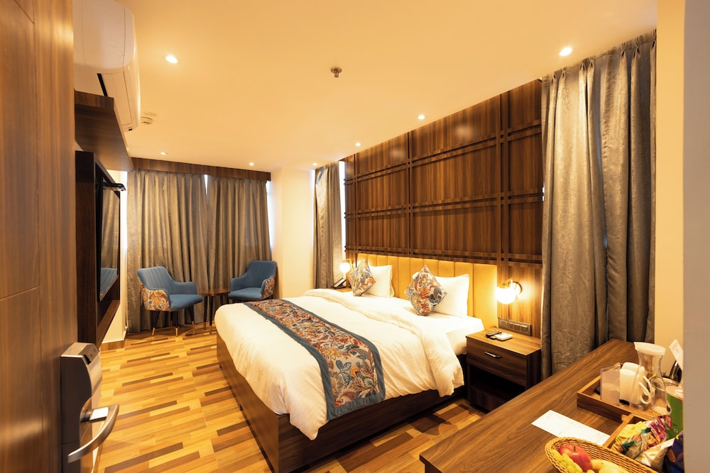 Hyphen Business Hotel 25/50