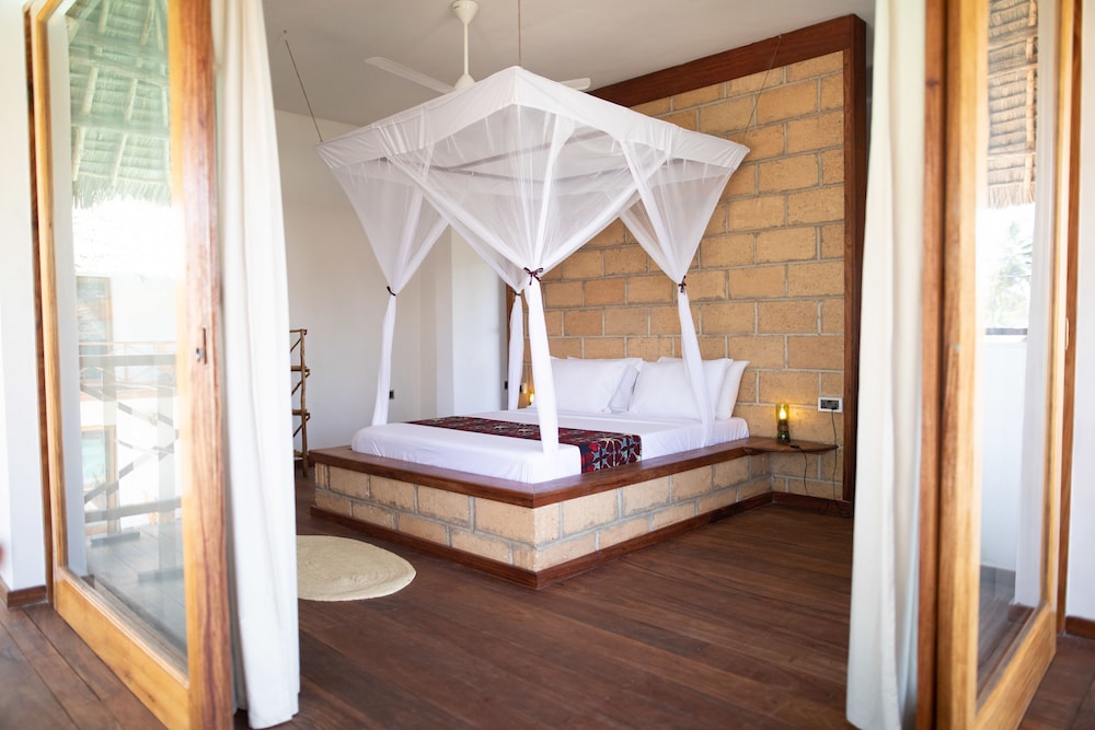 Aluna Beach Lodge 12/50