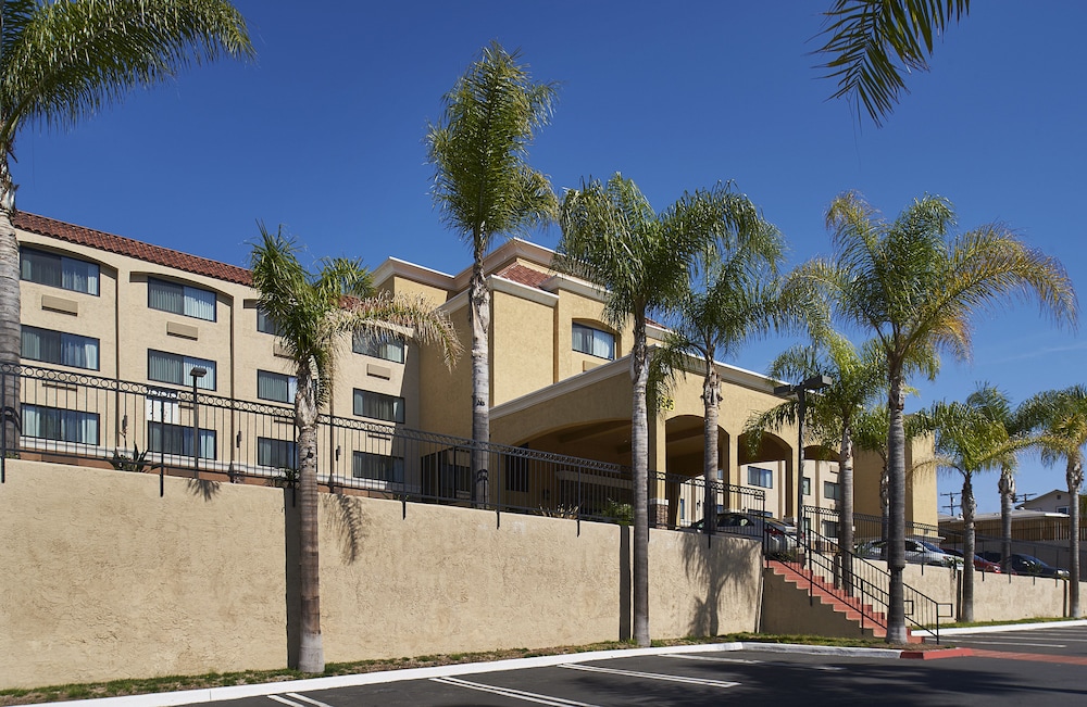 Holiday Inn Express San Diego South National City 3/73