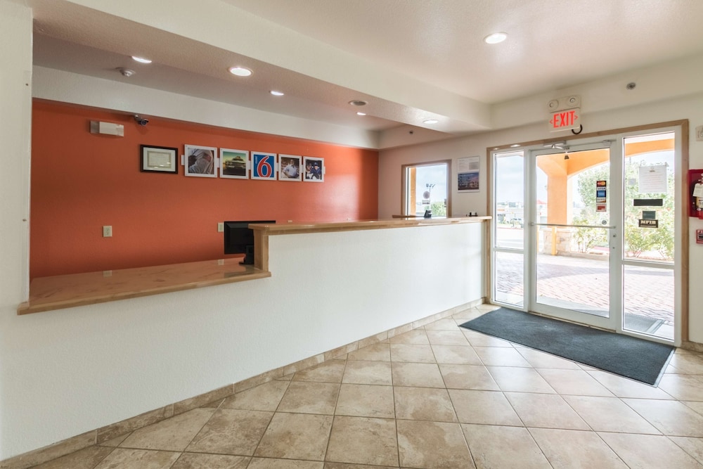 Lobby at Motel6 Alvarado, TX, ALVARADO - TX