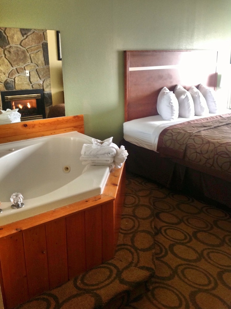 Baymont by Wyndham Pigeon Forge near Island Drive 11/28