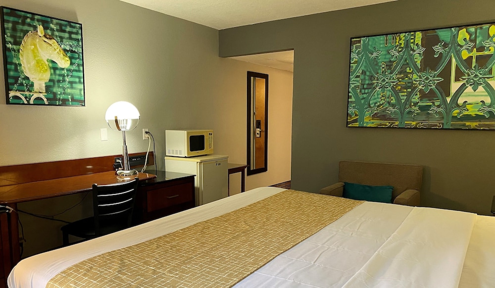 Travelodge By Wyndham Bloomington 31/62