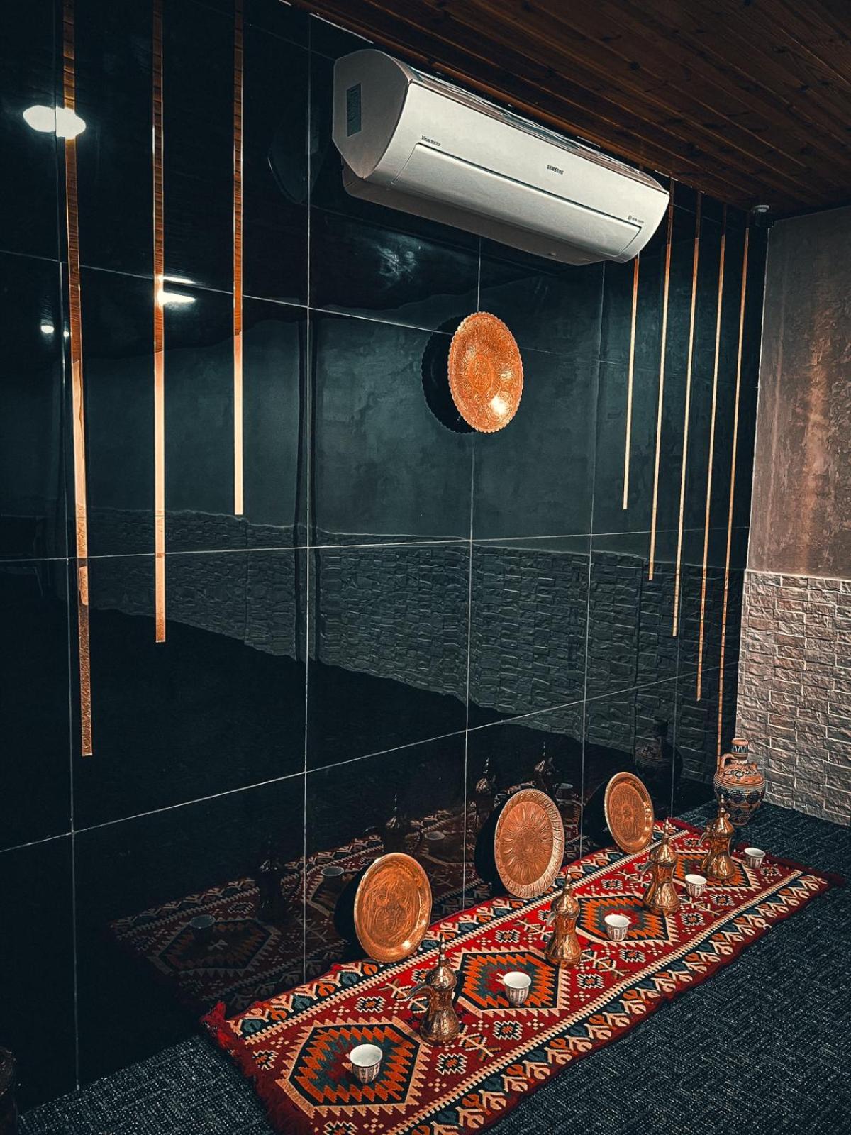 Balcony Hotel and Suites 35/49