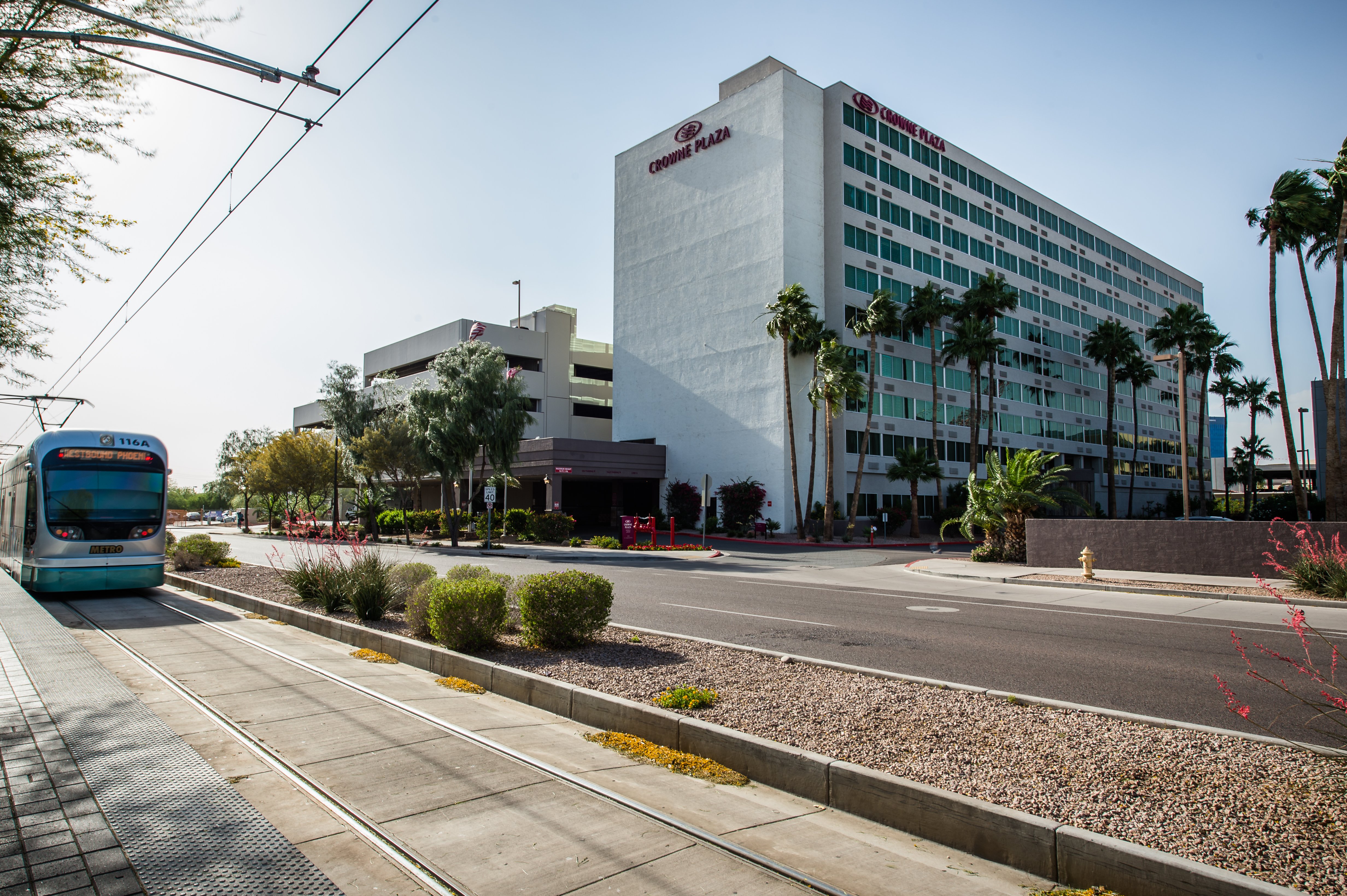 Crowne Plaza Phoenix Airport - Phx 68/76