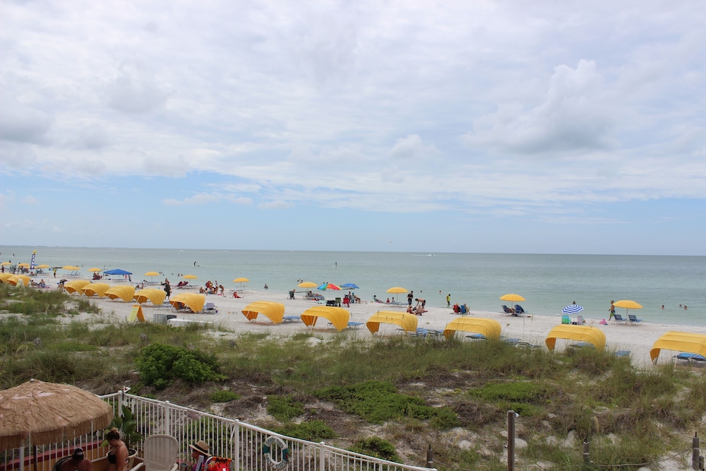 Schooner Hotel 24/42