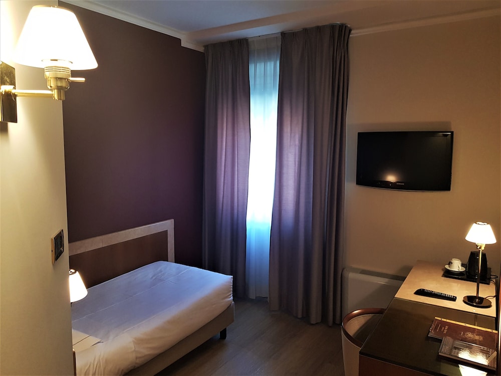 Astra Hotel 30/51