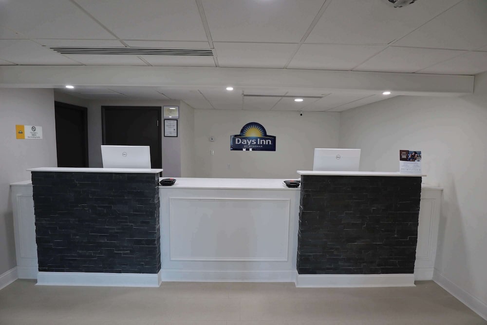 Days Inn by Wyndham Mandan Bismarck Area 7/56