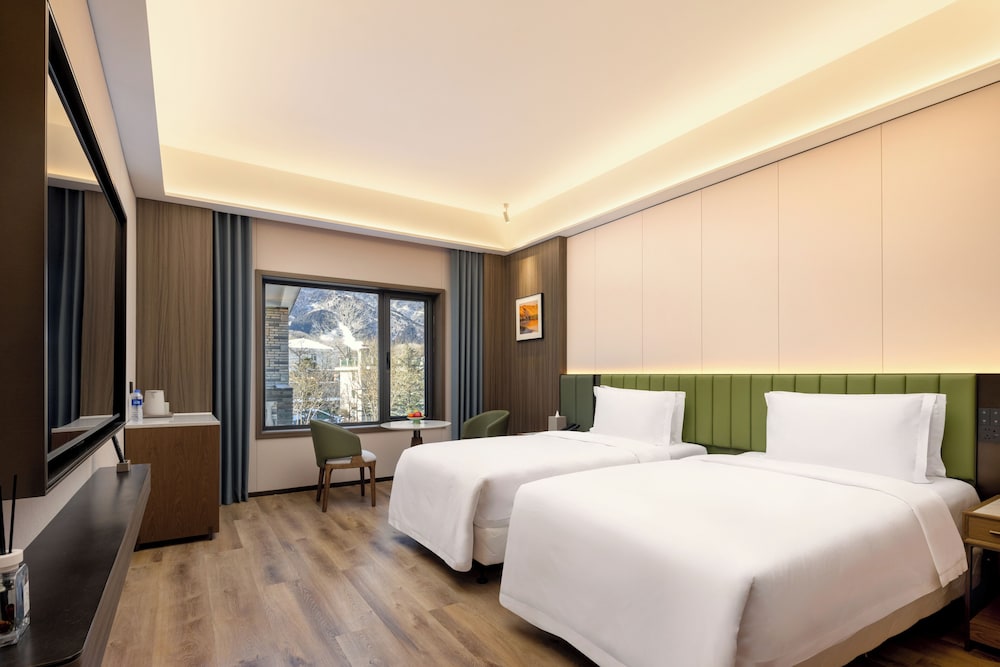 Fragrant Hill Empark Hotel 12/55