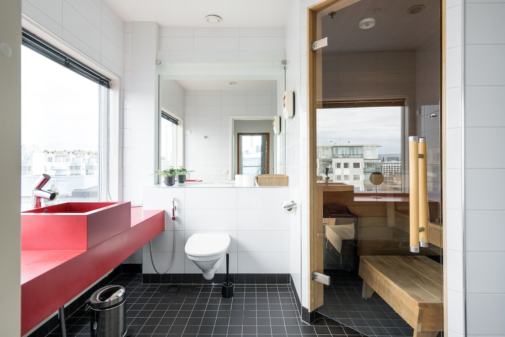 Hiisi Hotel Helsinki Jatkasaari 76/81
