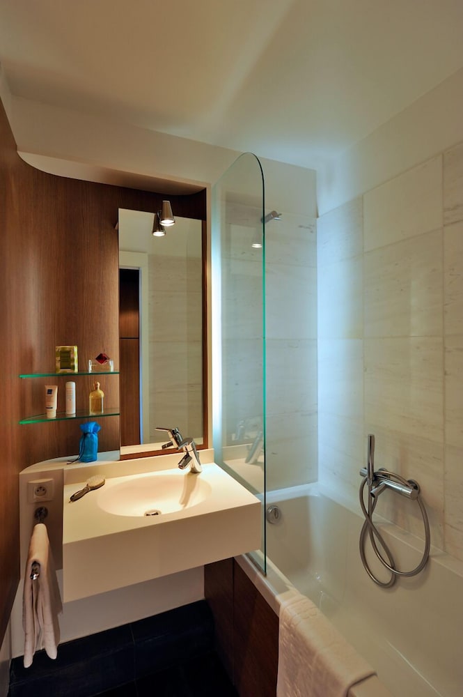 DUPLEX, CITY VIEW