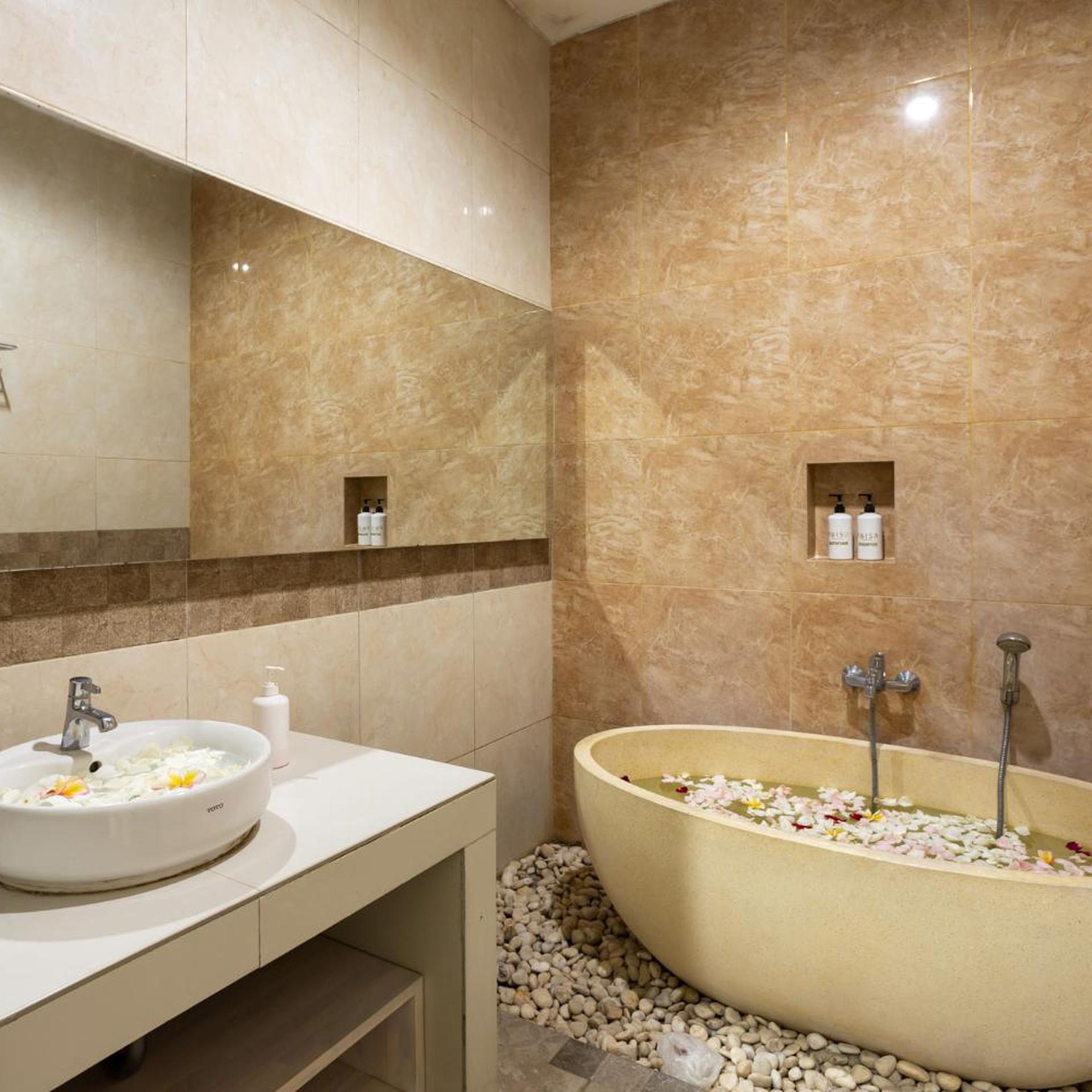 1 Bedroom, Pool, Deluxe, Villa, King Bed، Paisa Seminyak Living 10/10