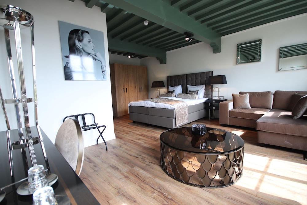 Steenhof Suites 24/50