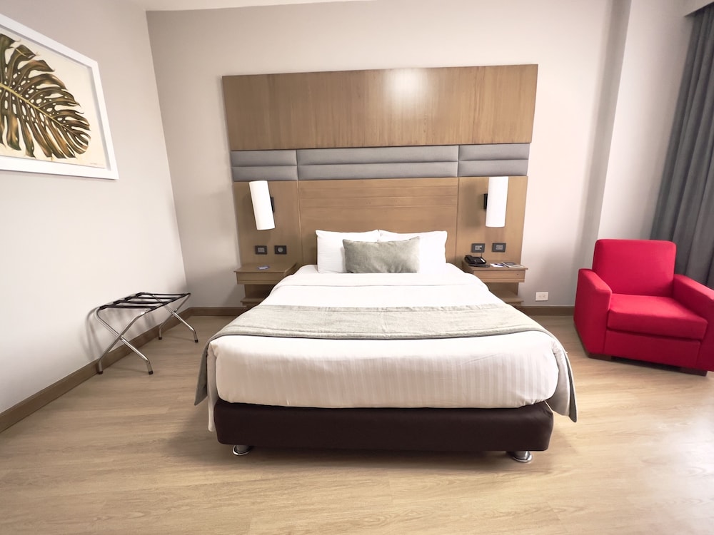 STANDARD, QUEEN BED