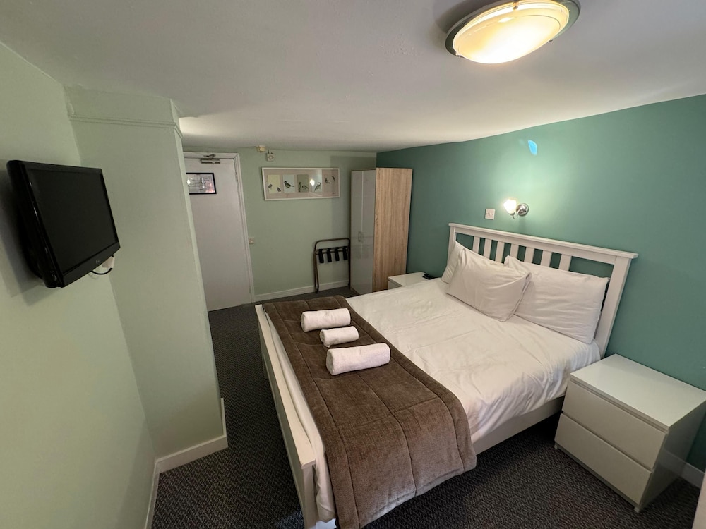 The George Hotel 27/50