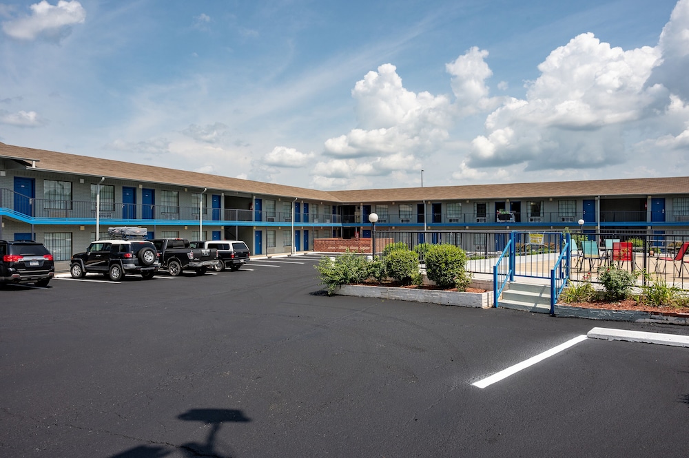 Americas Best Value Inn & Suites - Russellville 28/32