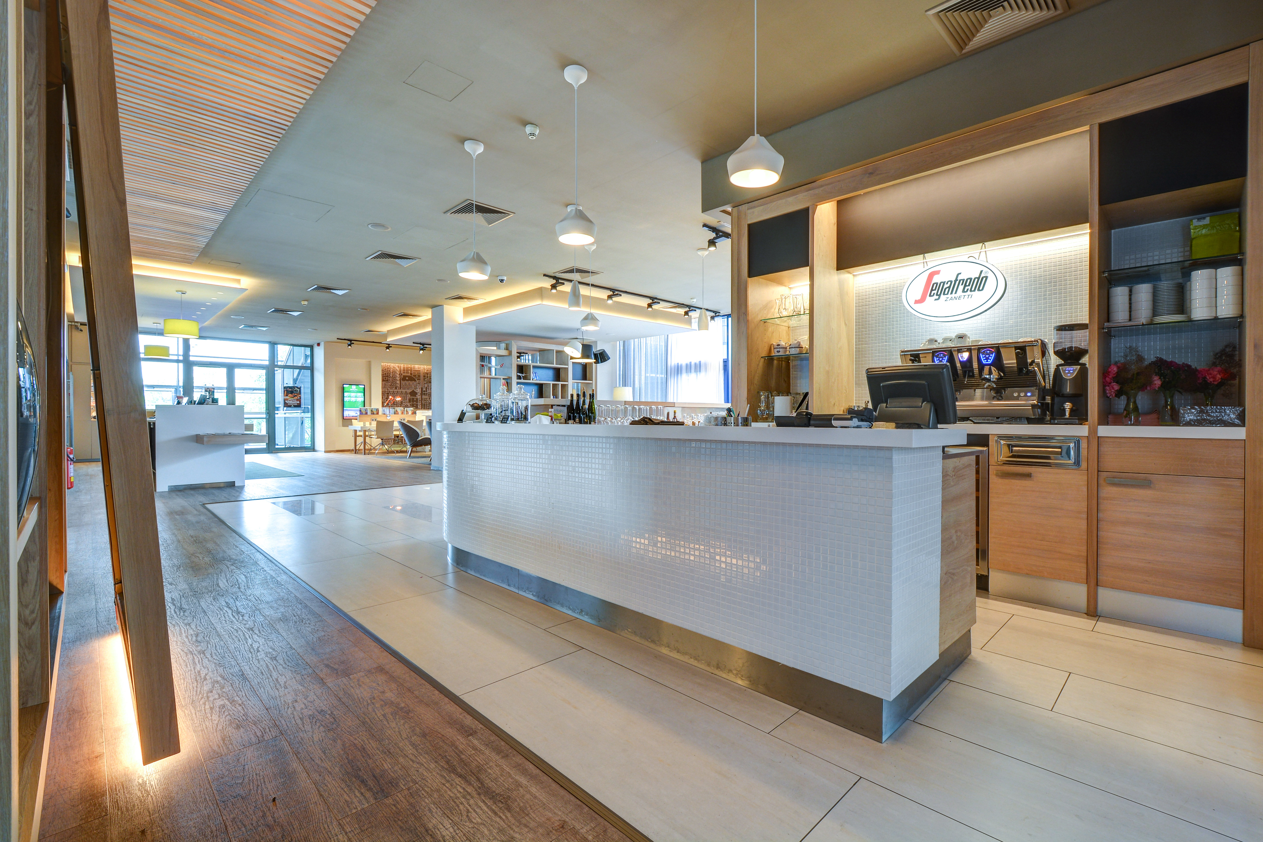 HOLIDAY INN PRAGUE AIRPORT 17/76