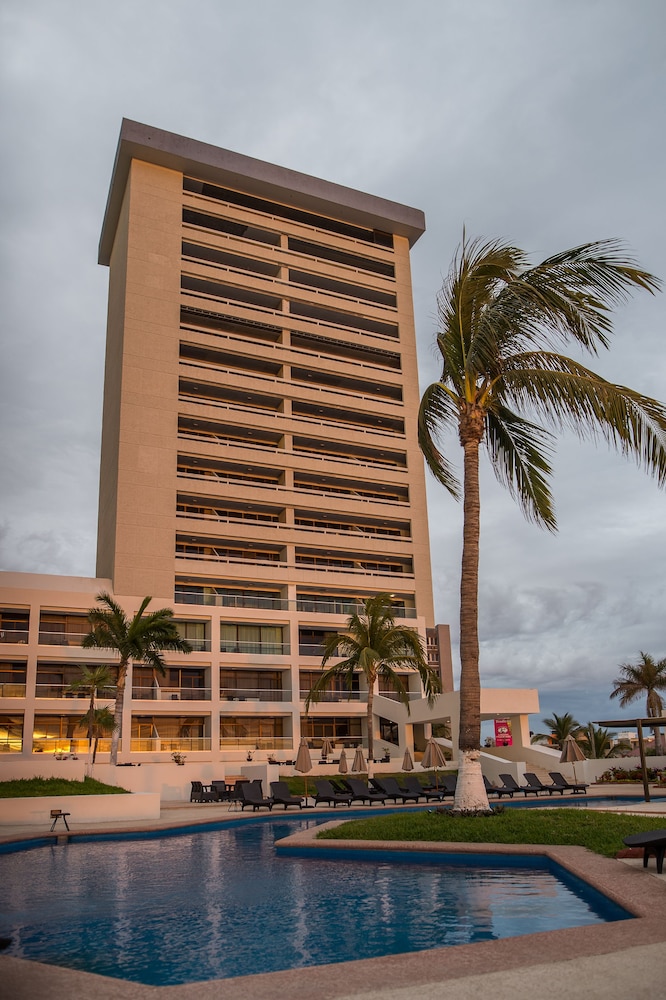 Ocean View Beach Hotel 3/51