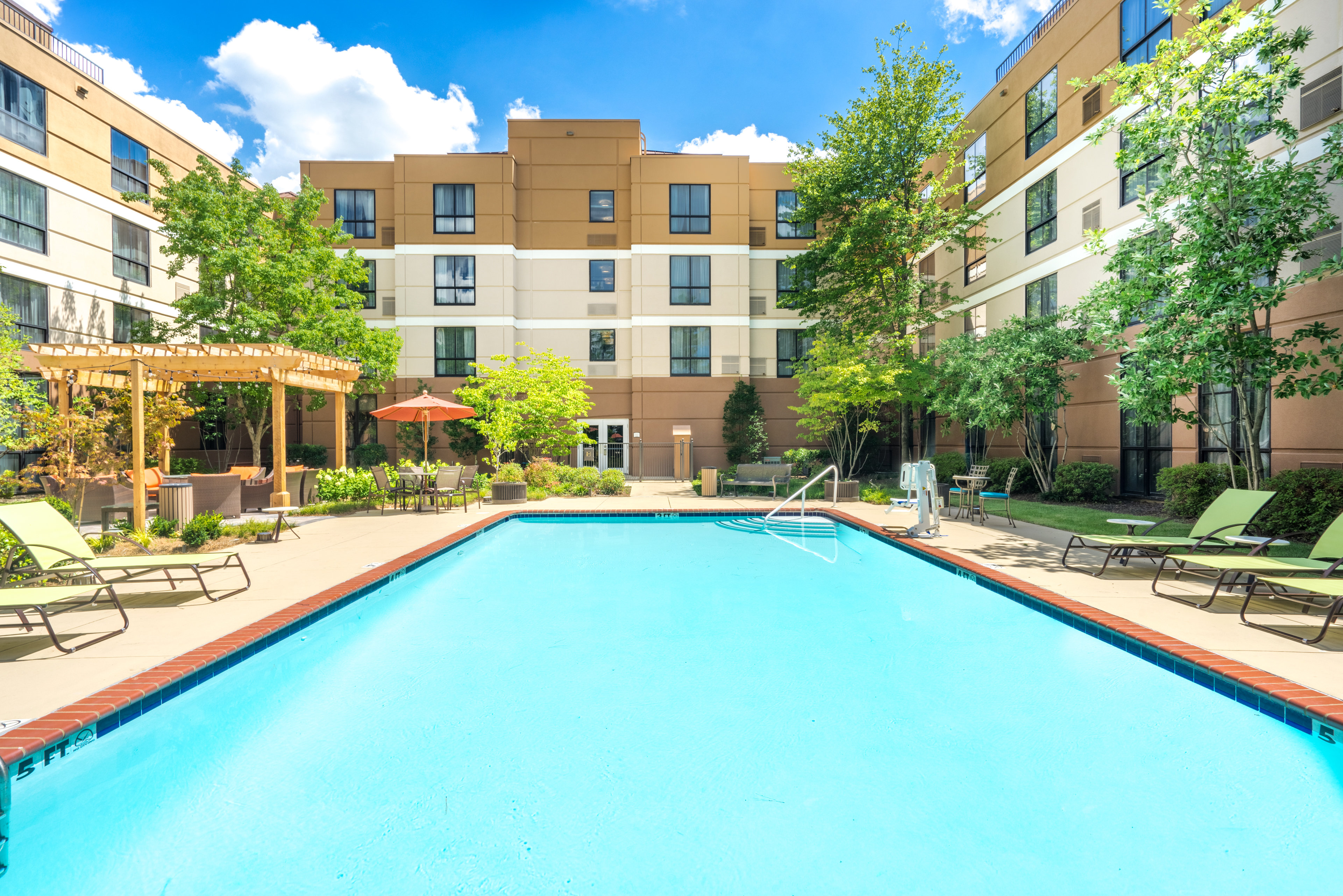 Staybridge Suites Memphis-Poplar Ave East 71/73