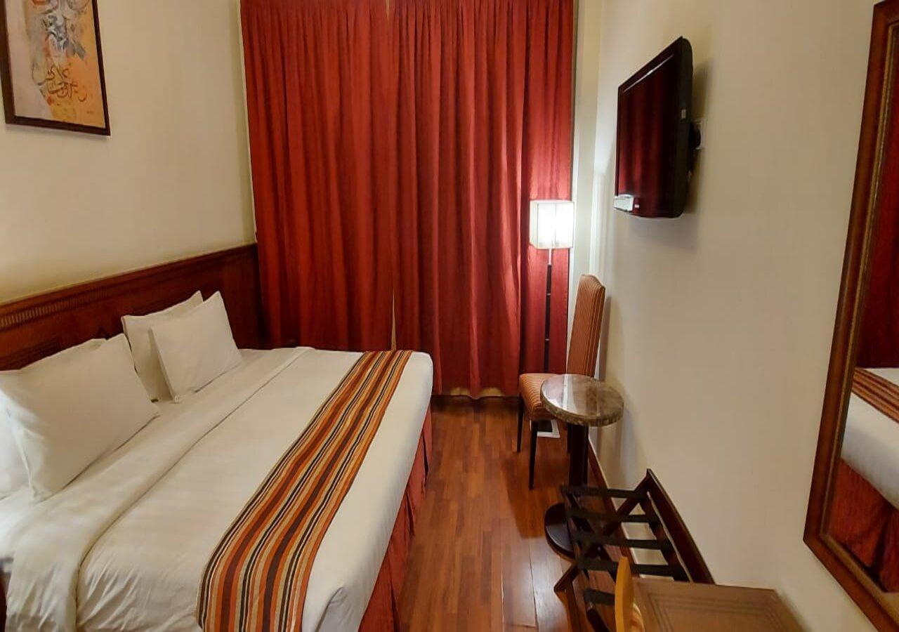 Room, Double or Twin Bed