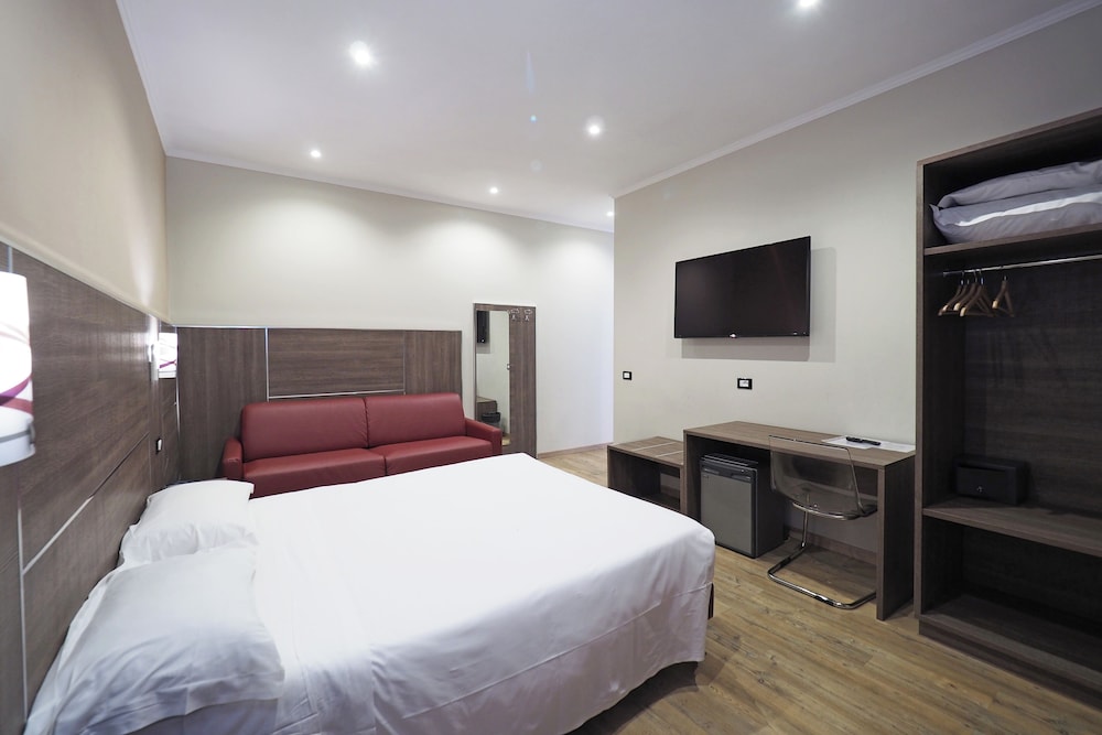ROOM, QUADRUPLE
