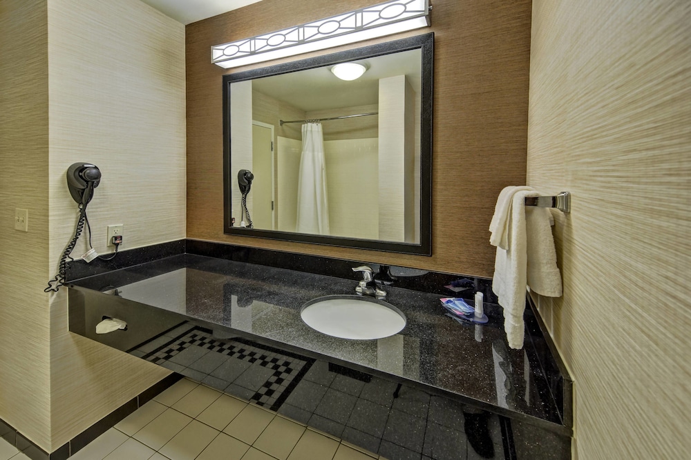 Fairfield Inn Suites Weatherford 23/35