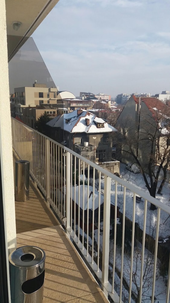 MARSHAL GARDEN HOTEL 1/29
