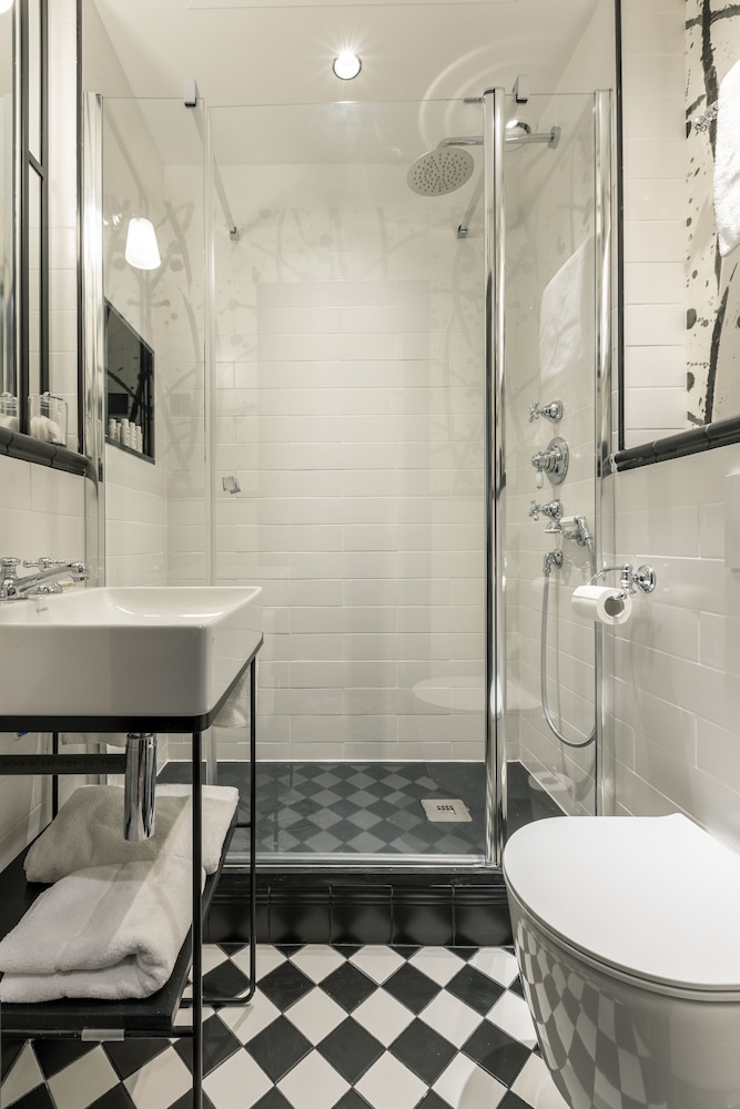Hotel Therese 64/69
