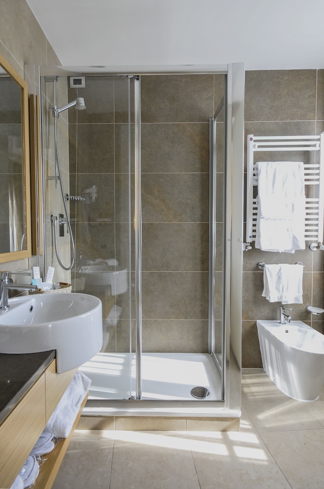 Hotel Sirmione E Promessi Sposi 13/69