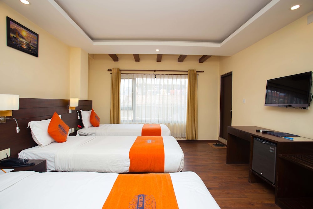DELUXE, TRIPLE, 3 BEDS