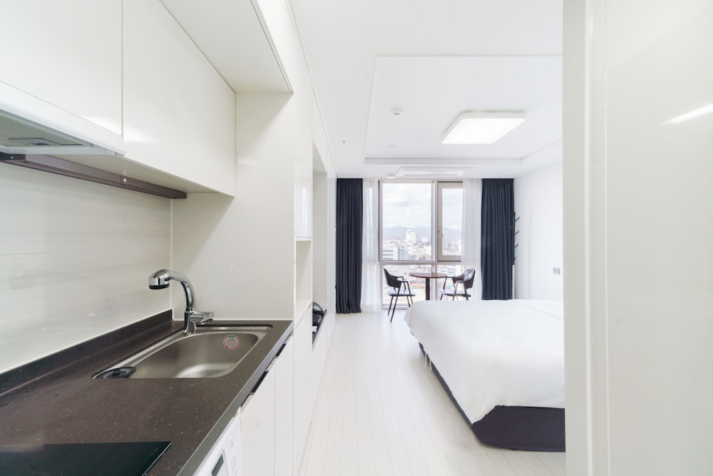 The Venezia Suite Hotel 44/45