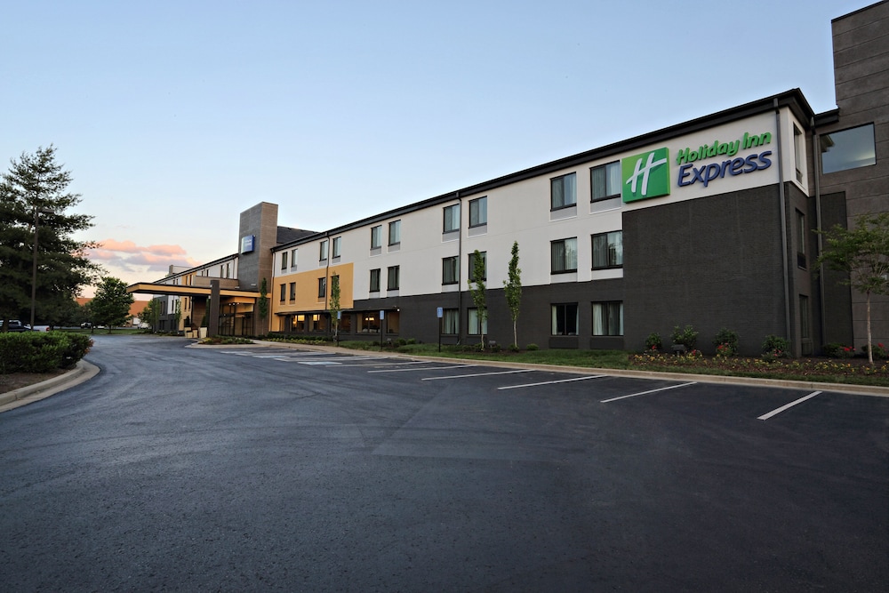 Holiday Inn Express Brentwood South - Cool Springs 1/44