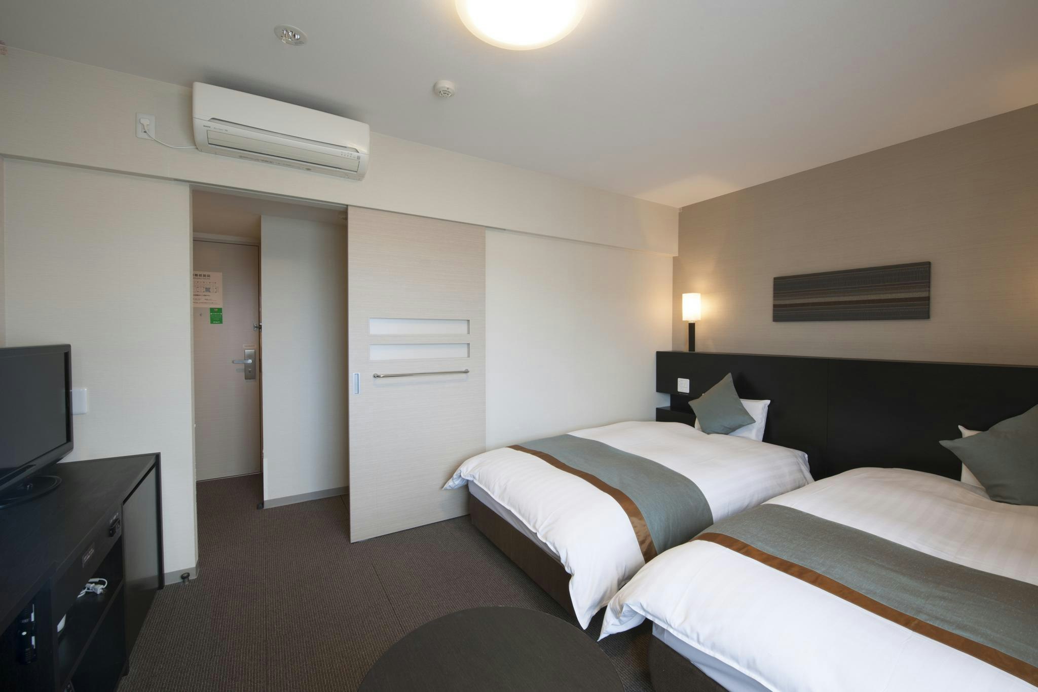 Room, Twin Beds