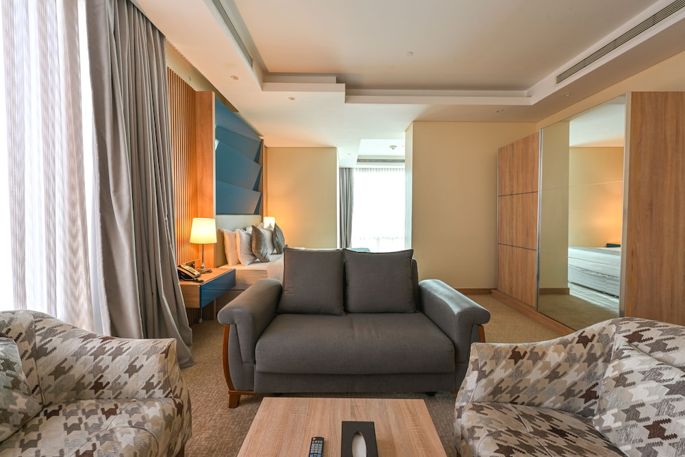 Al Mansour Suites 35/49