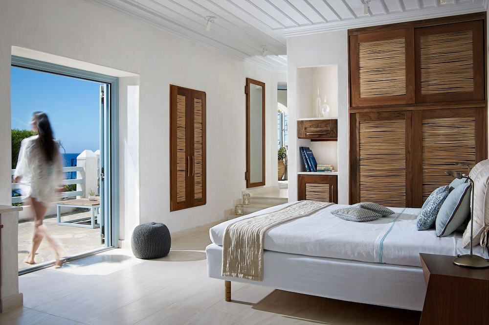 SUITE, WATER FRONT, SUN DECK, MAIN BUILDING