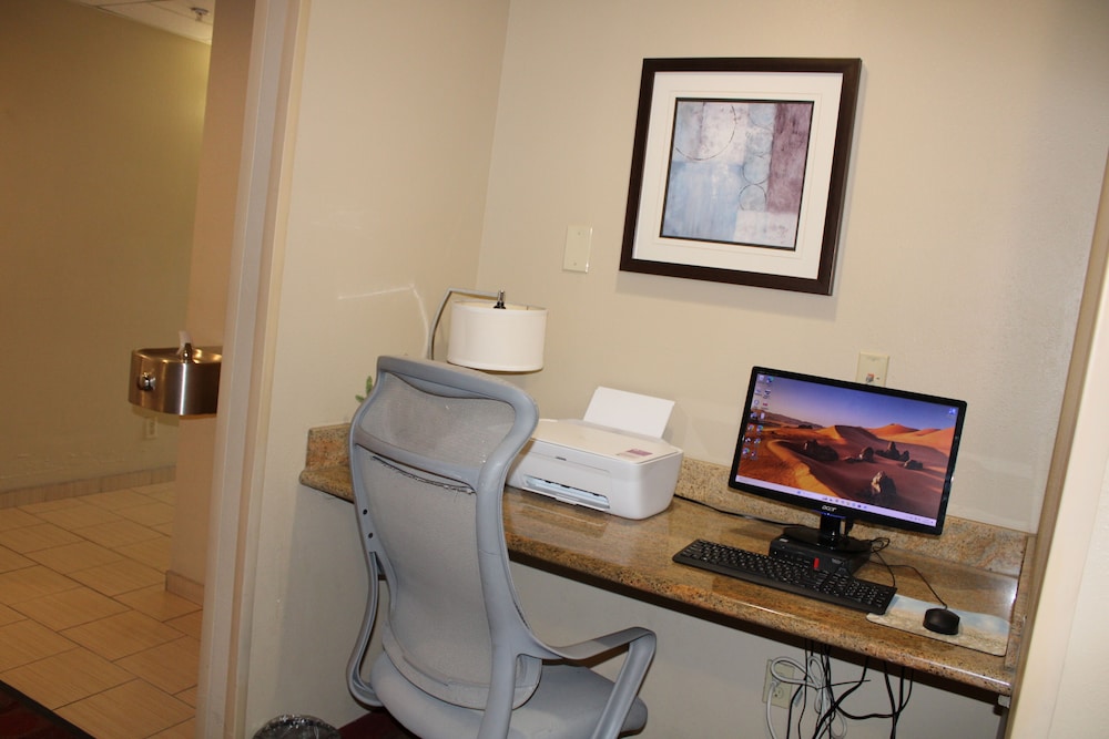 Sonesta Simply Suites Houston Brookhollow 25/32