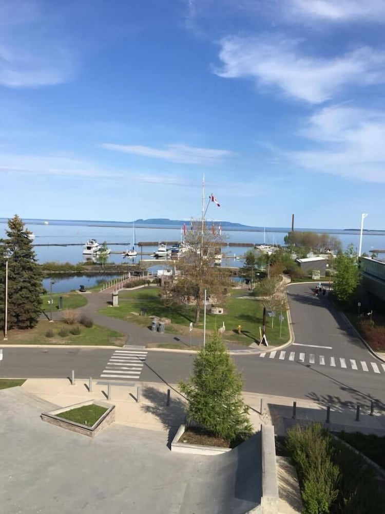 Prince Arthur Waterfront Hotel & Suites 3/43