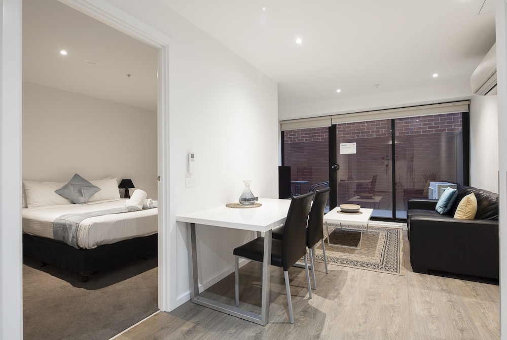 RNR Serviced Apartments North Melbourne 18/44