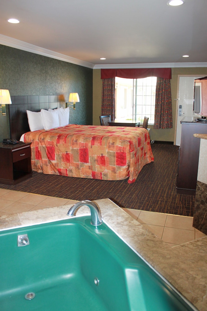 Crystal Inn Suites Spas 22/42