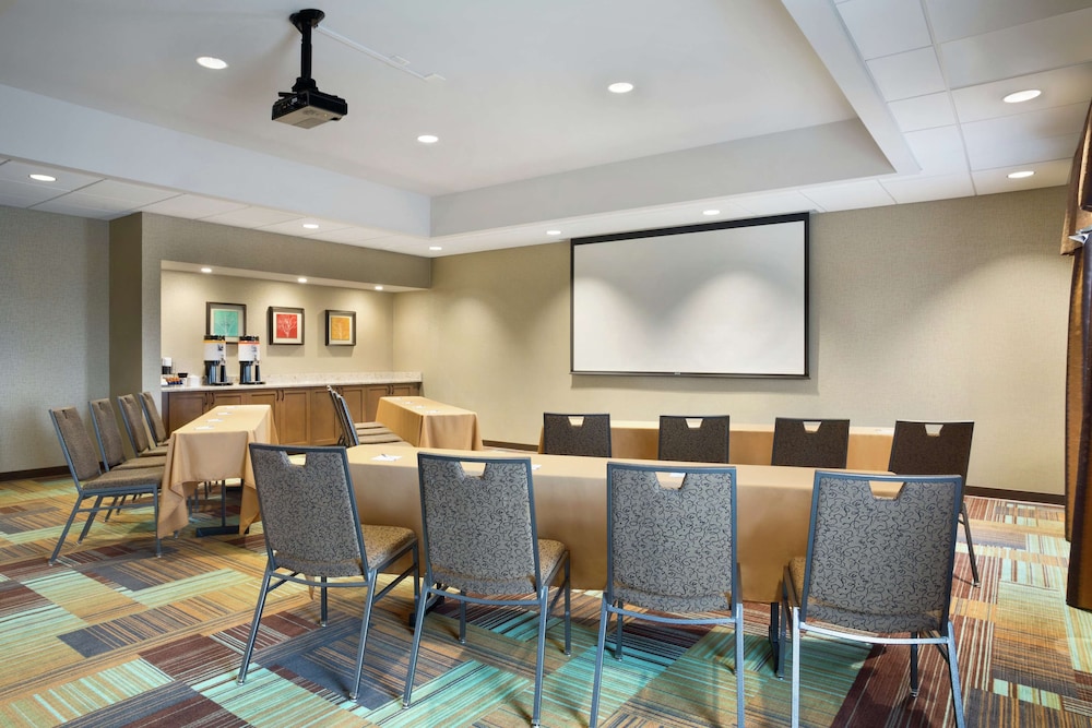 Hampton Inn and Suites Minooka 33/37