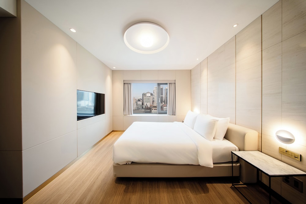 Gold, Suite, Queen Bed