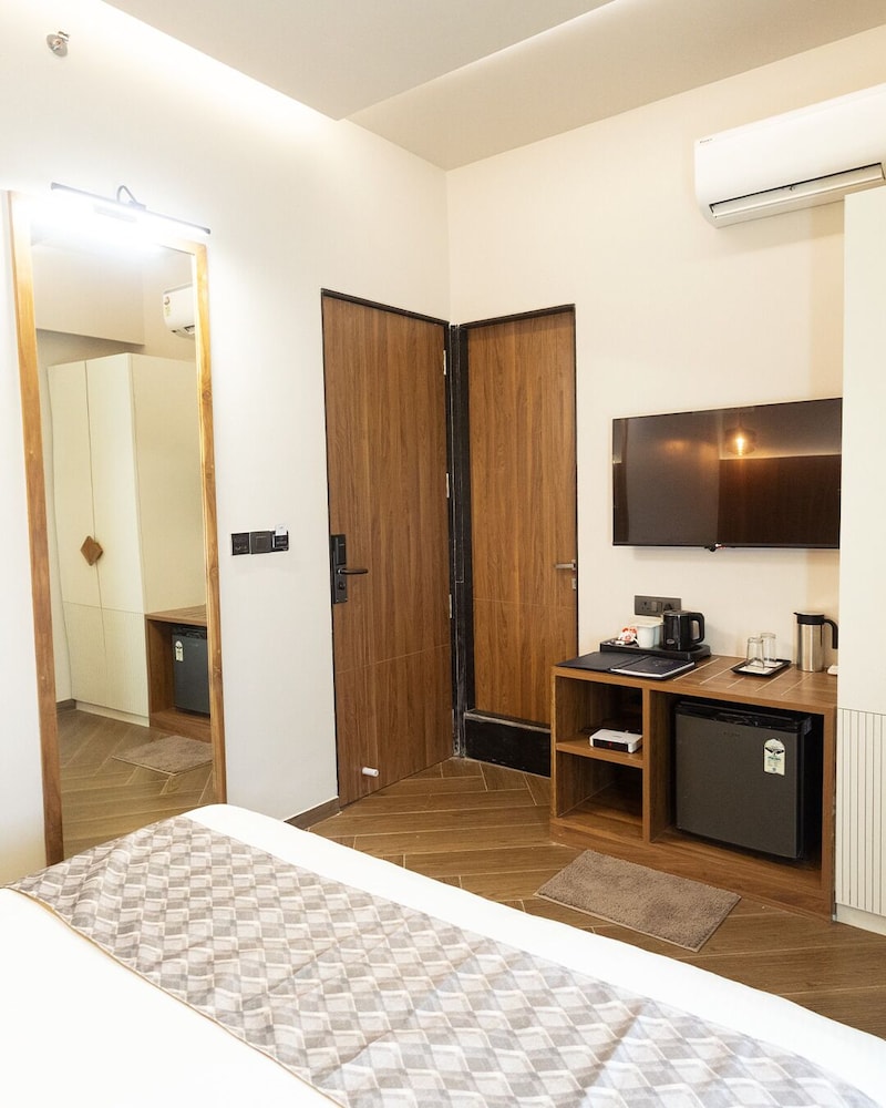 Hotel Rock Regency 39/55