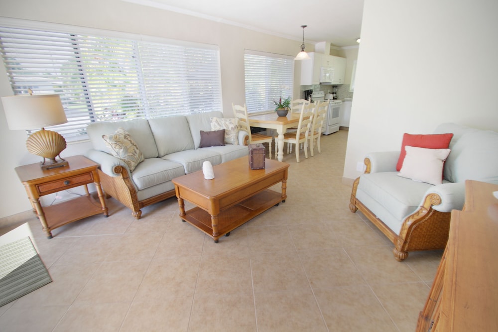 Casitas Coral Ridge formerly Estoril Paradise Inn 36/50