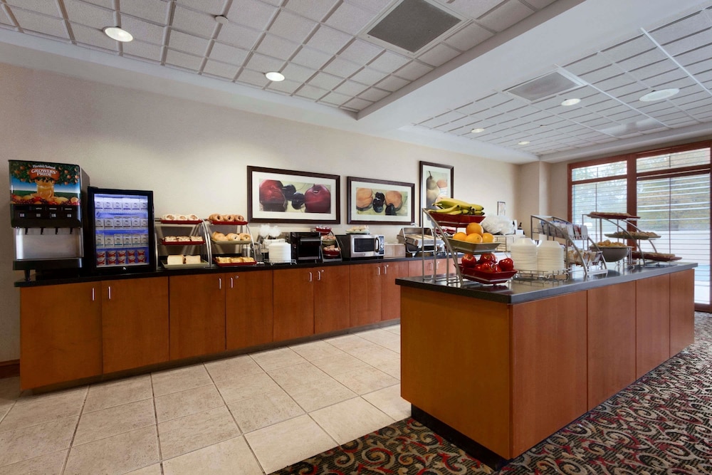 Spark by Hilton Charlotte Tyvola I-77 12/46