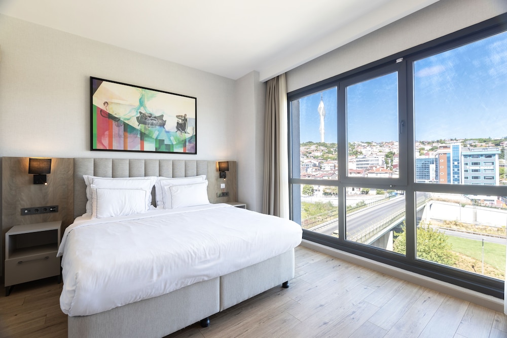 2 BEDROOMS, PREMIUM, SUITE, KITCHEN