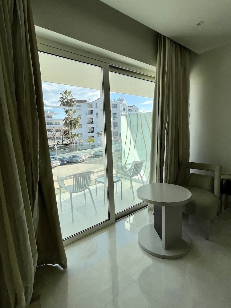 Constantinos The Great Beach Hotel 26/68