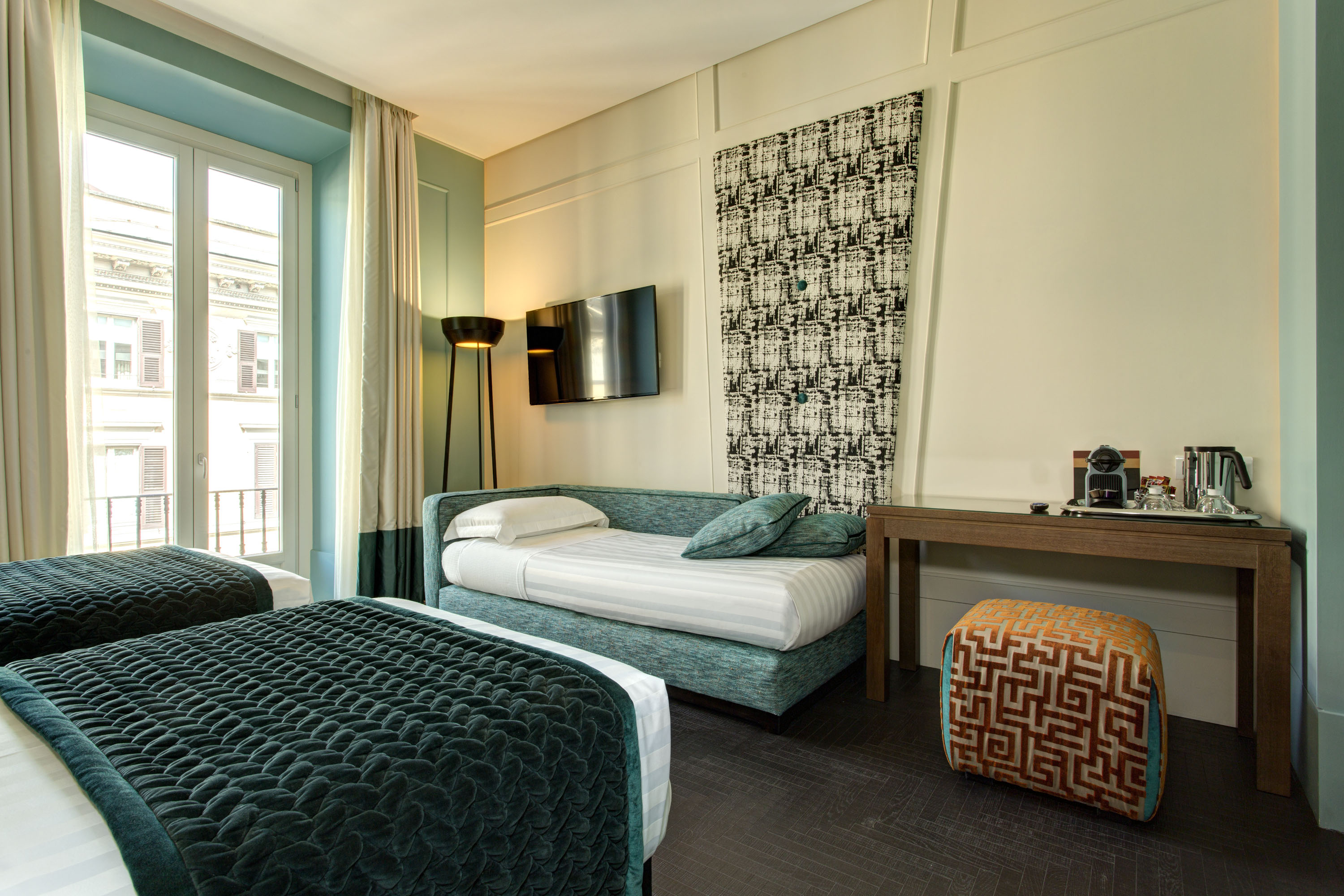 DELUXE, DOUBLE BED