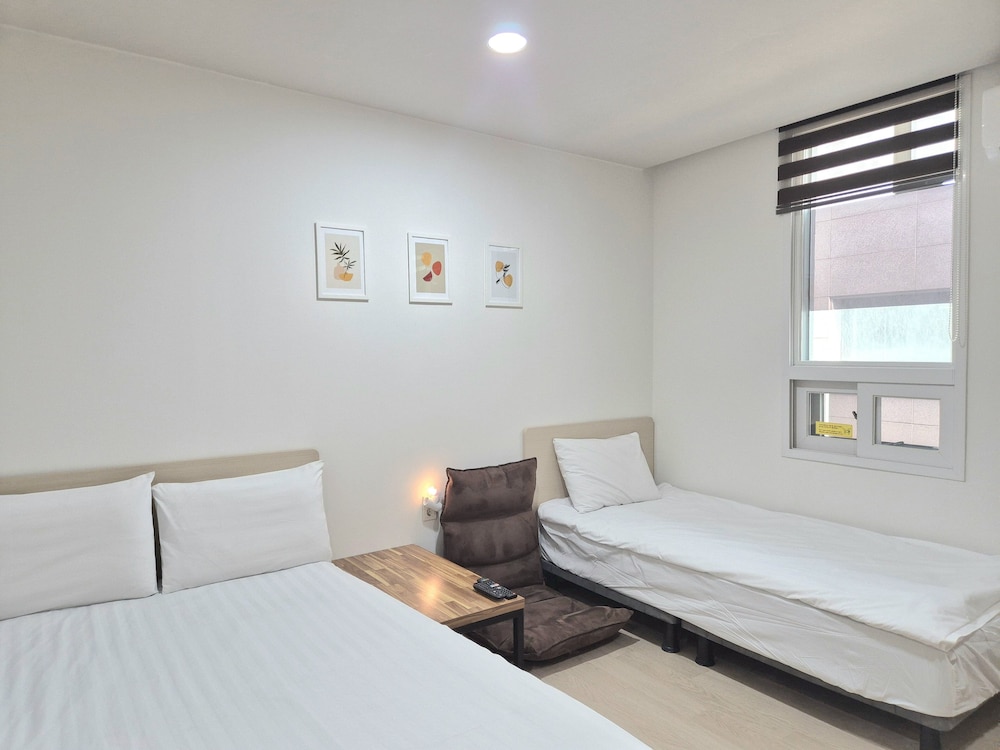 Hostel Tommy Formerly Yellow Brick 2 Hotel 16/47