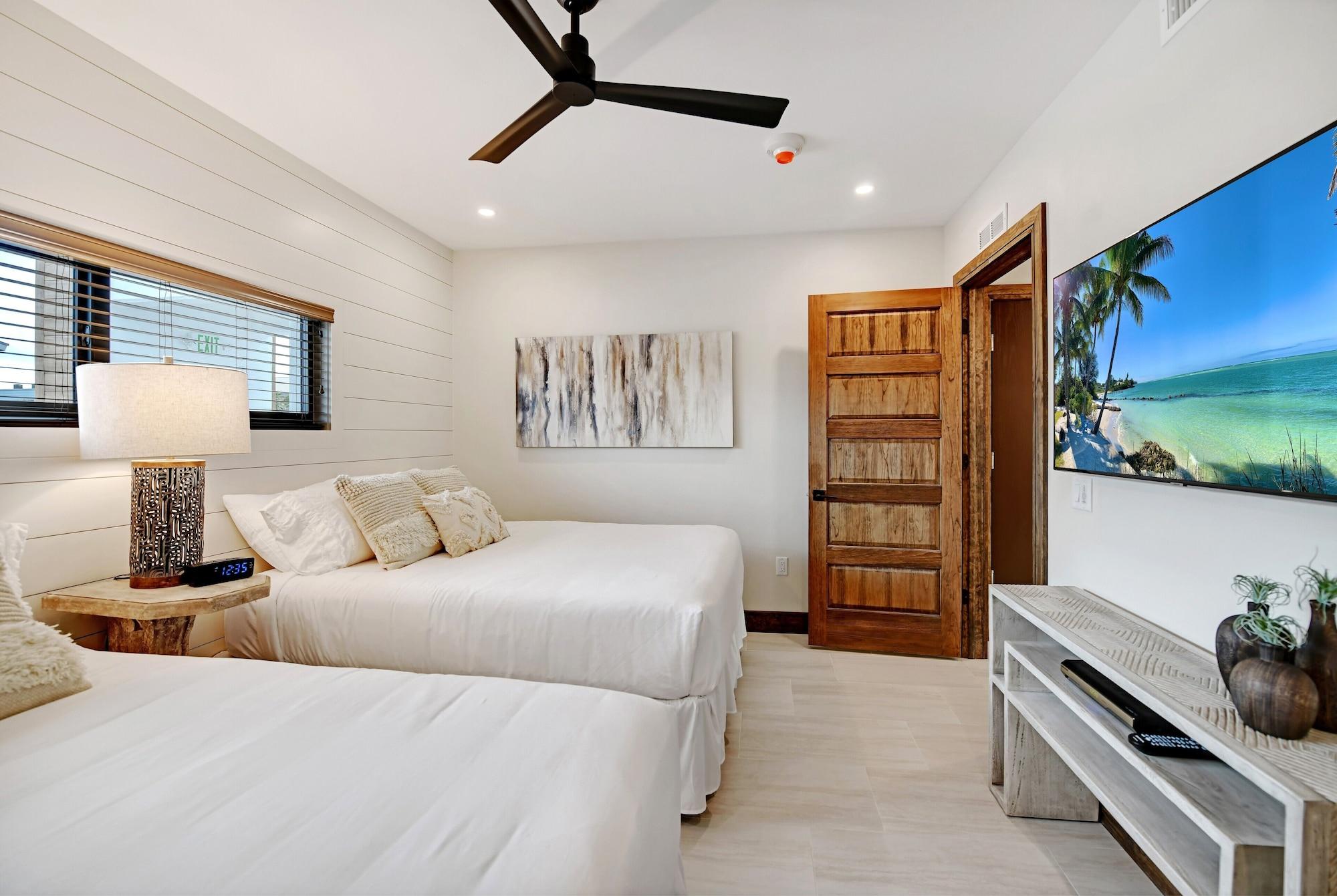 Suite, 2 Queen Beds, Beach Side
