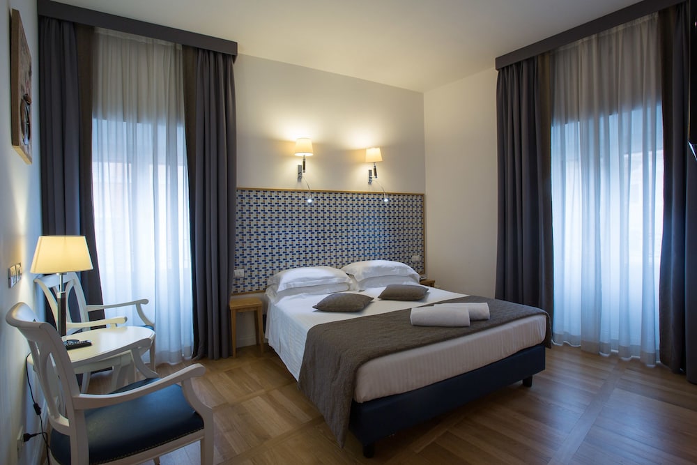 FLORIS HOTEL 14/73
